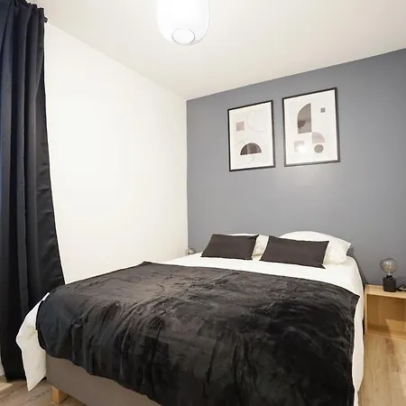 Spacious Near The Champs De Mars Apartment